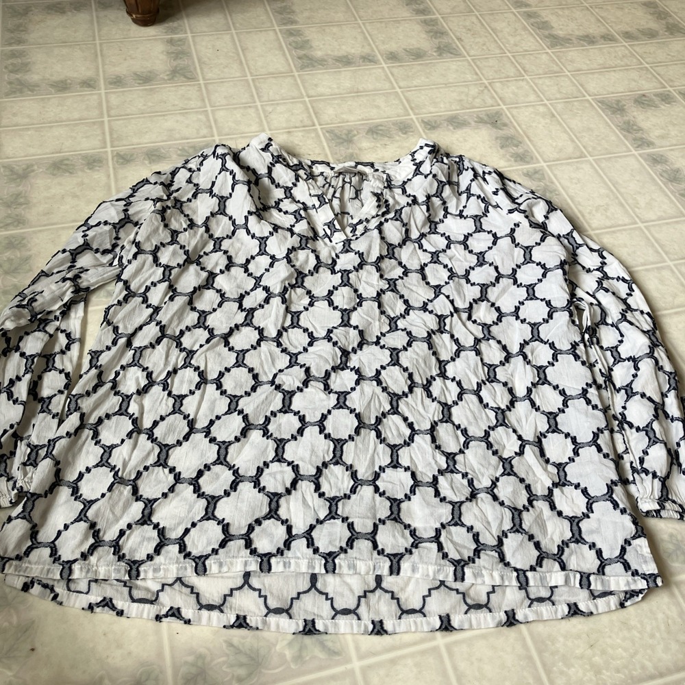LOFT The Softened Shirt Medium White‎ Blue Geometric Embroidered Popover